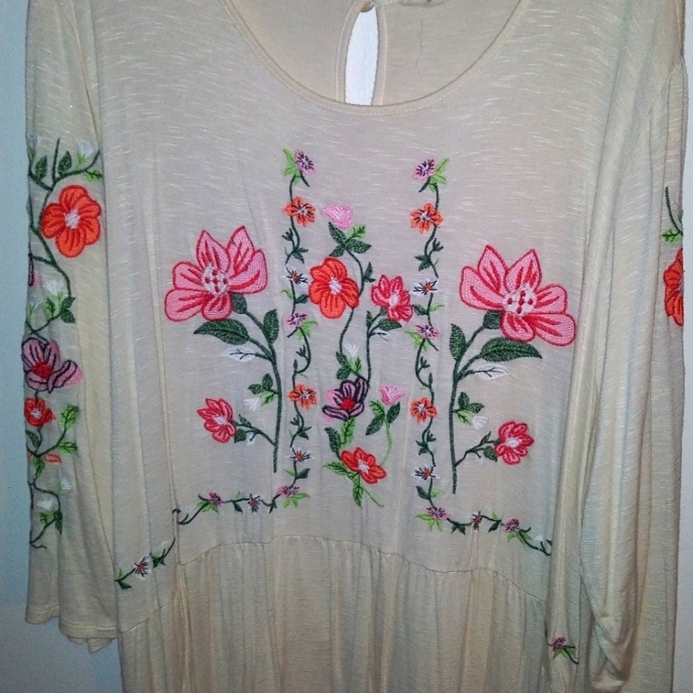 Adiva Boho peasant top/tunic Cream with flowers